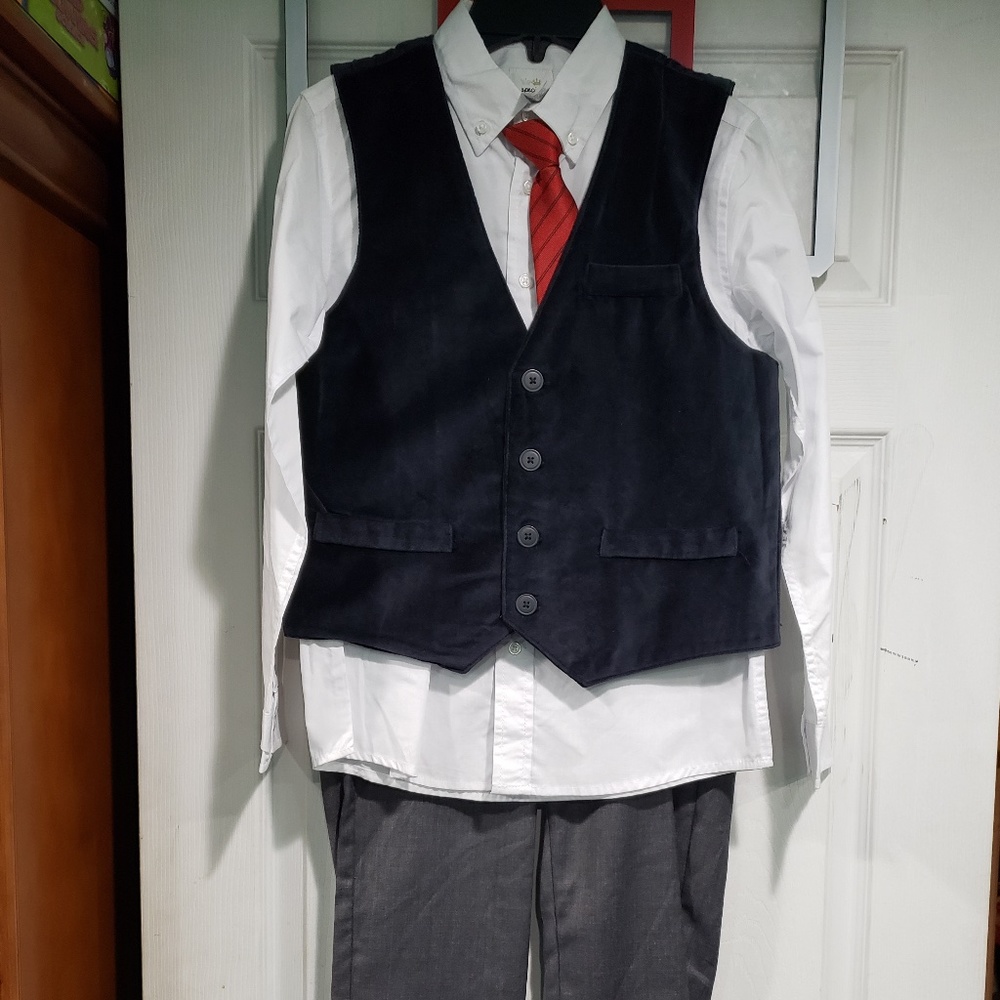 Special Editions 4PCS Boys Suit Gray w velvet vest NWT